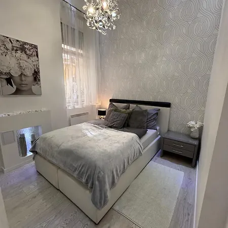 White Luxury Apartment Budapest Exterior photo