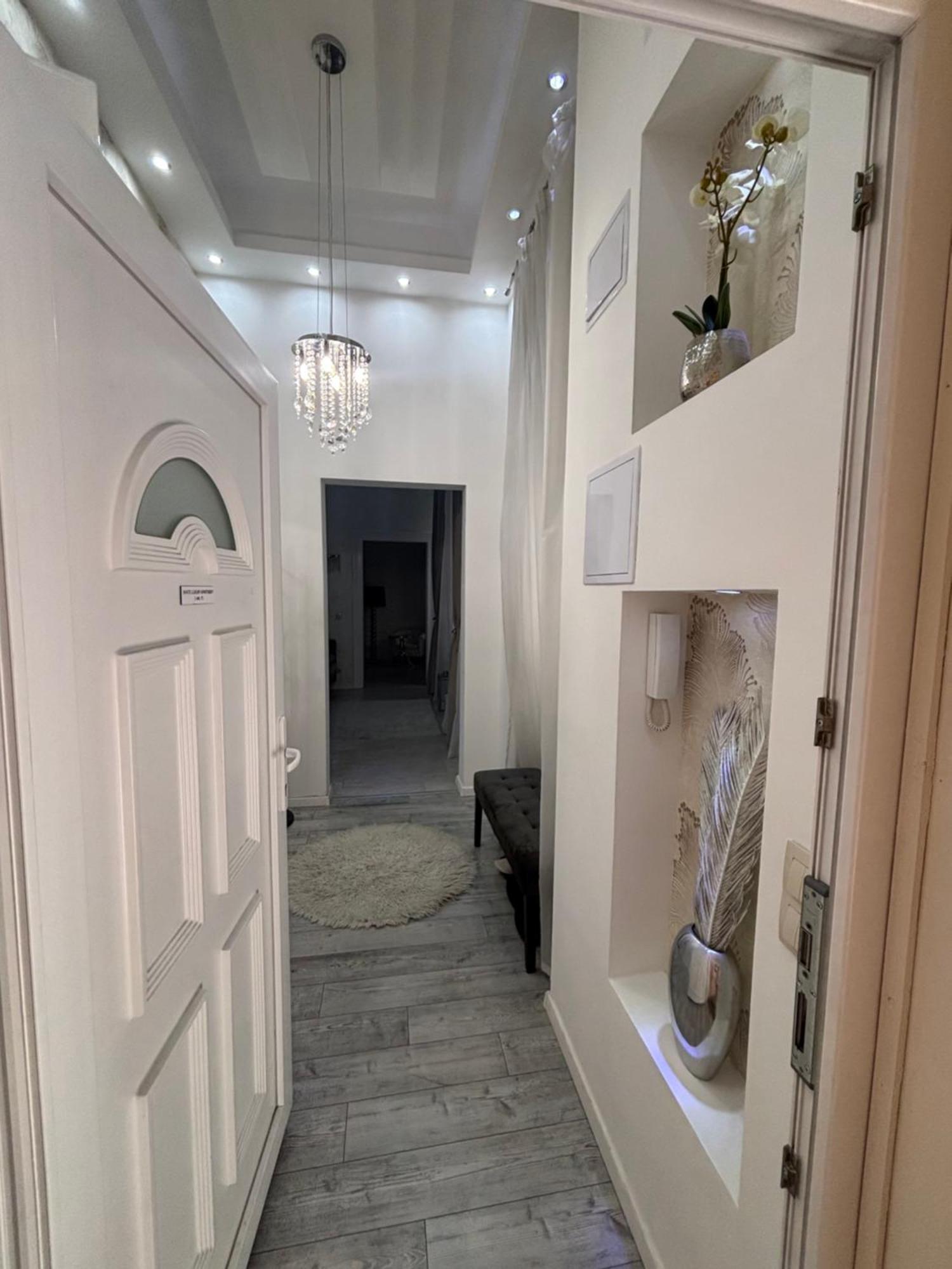White Luxury Appartement